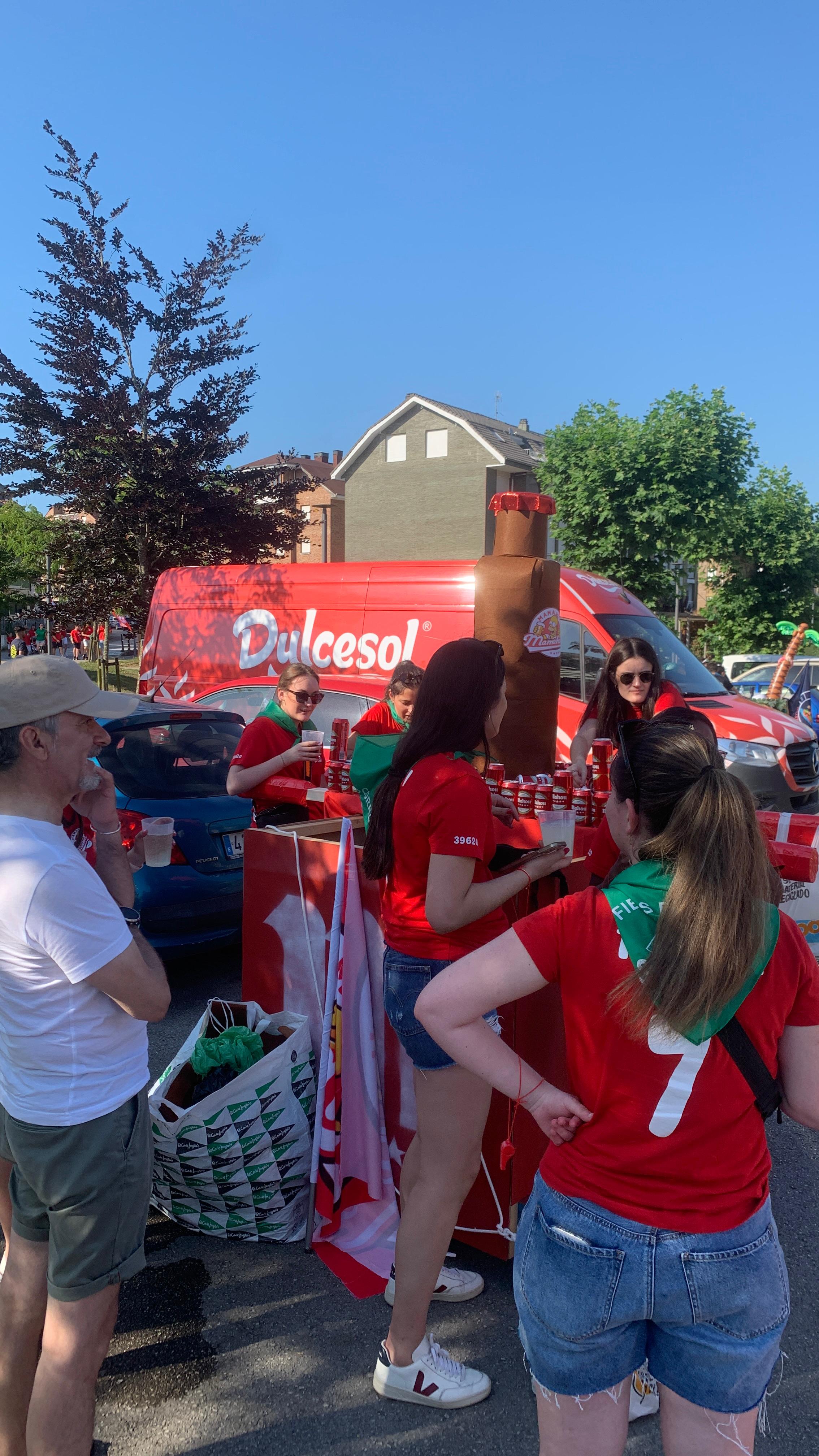 Sarón desata la fiesta con las peñas