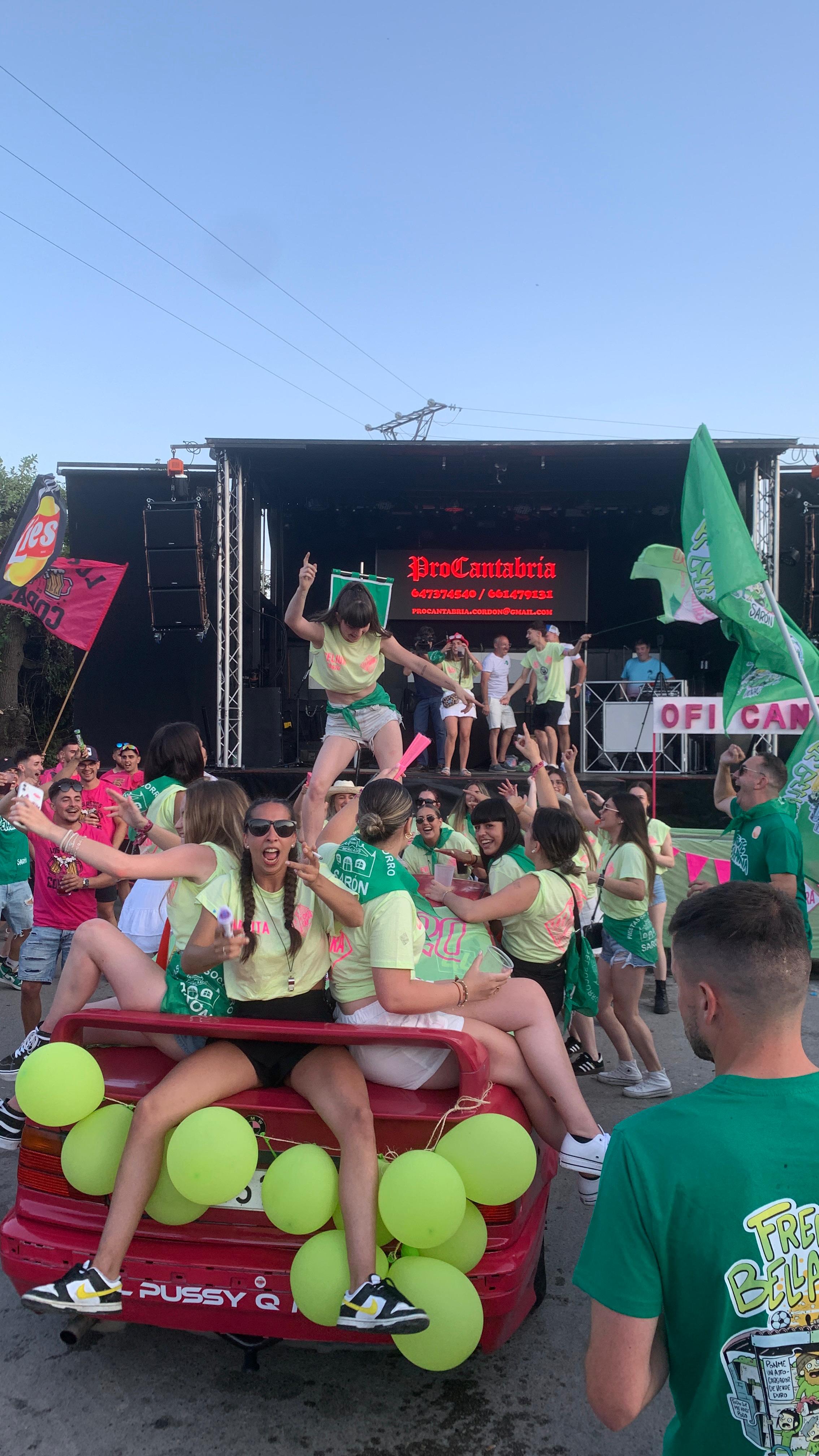 Música, diversión y muchas ganas de celebrar la fiesta en Sarón junto a las peñas.