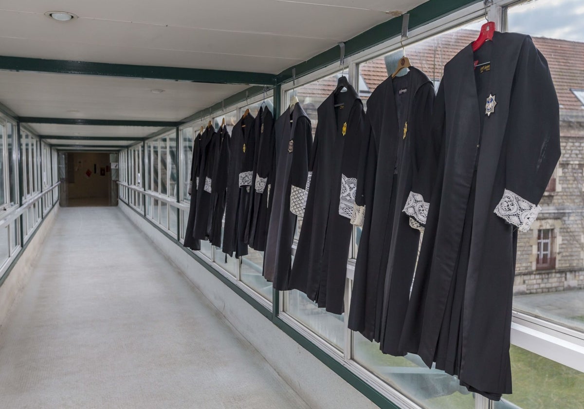Togas de letrados de la Administración de Justicia durante la huelga de 2023.