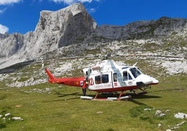 El helicóptero del Gobierno regional, en una de sus intervenciones.