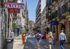 Las calles de Torrelavega hierven de calor durante una de las jornadas más sofocantes del pasado mes de junio.