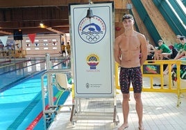 Joaquín Pardo, tras ganar el oro en los 50 libres, con récord regional.