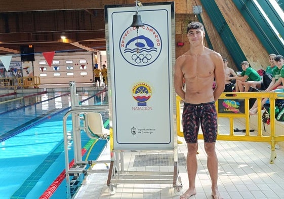 Joaquín Pardo, tras ganar el oro en los 50 libres, con récord regional.