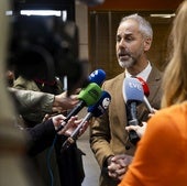 El consejero de Educación, Sergio Silva, atiende a los medios de comunicación en el Interfacultativo de la Universidad de Cantabria (UC)
