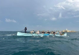 Entrenamiento en Santander a bordo de la trainera de Vilaxoán.