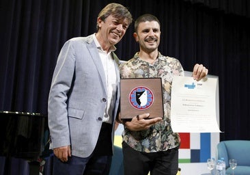 El artista asturiano Rodrigo Cuevas, galardonado con el Premio 'La Barraca' de la UIMP.