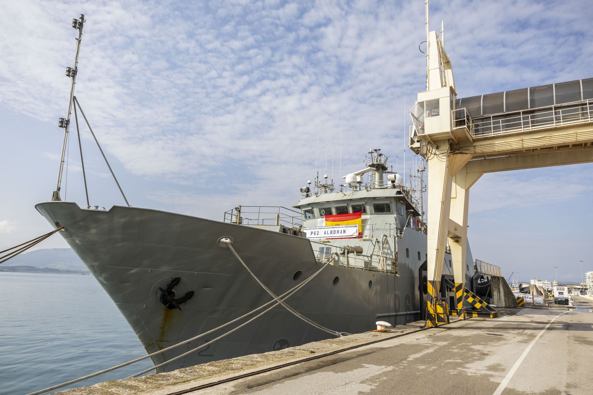 El Alborán permanece atracado en el Muelle del Almirante, junto a la Estación Marítima