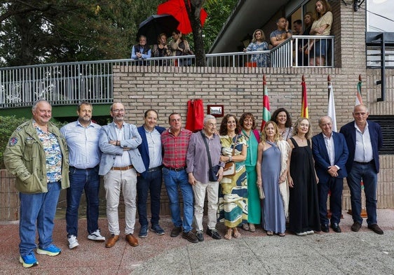 Ramón Llanos, Eduardo Polanco, Adolfo Pajares, Santiago Póliz, Eduardo Vega, Gabriel Cayón (socio número uno de la entidad), Belén Muñoz, Ana Rotella (presidenta del Círculo de Recreo), Ana Ruera, María Dolores Llanos, Marigen Ventureira, Joaquín Ruiz de Villa y Miguel Pascual.