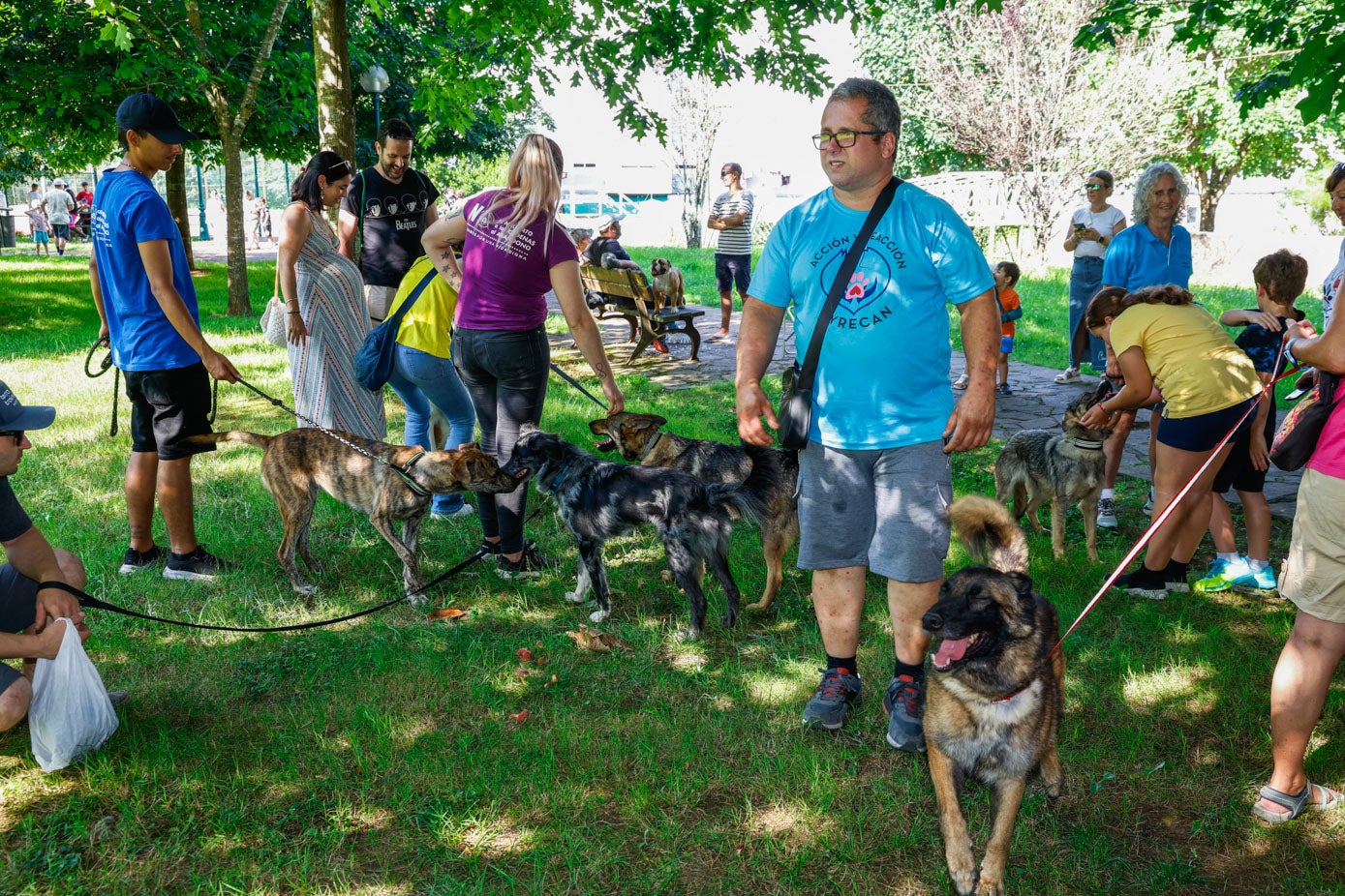 Las familias, propietarios y perros hicieron del evento un gran punto de encuentro y sensibilización.