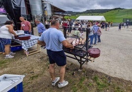 En la celebración no faltó la carne a la barbacoa