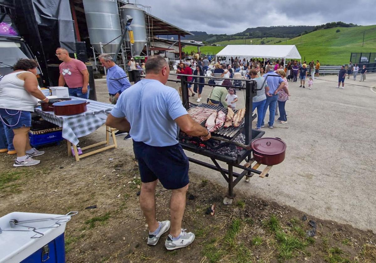 En la celebración no faltó la carne a la barbacoa