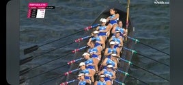 Las azules, en plena boga en la Bandera Ayuntamiento de Sestao.