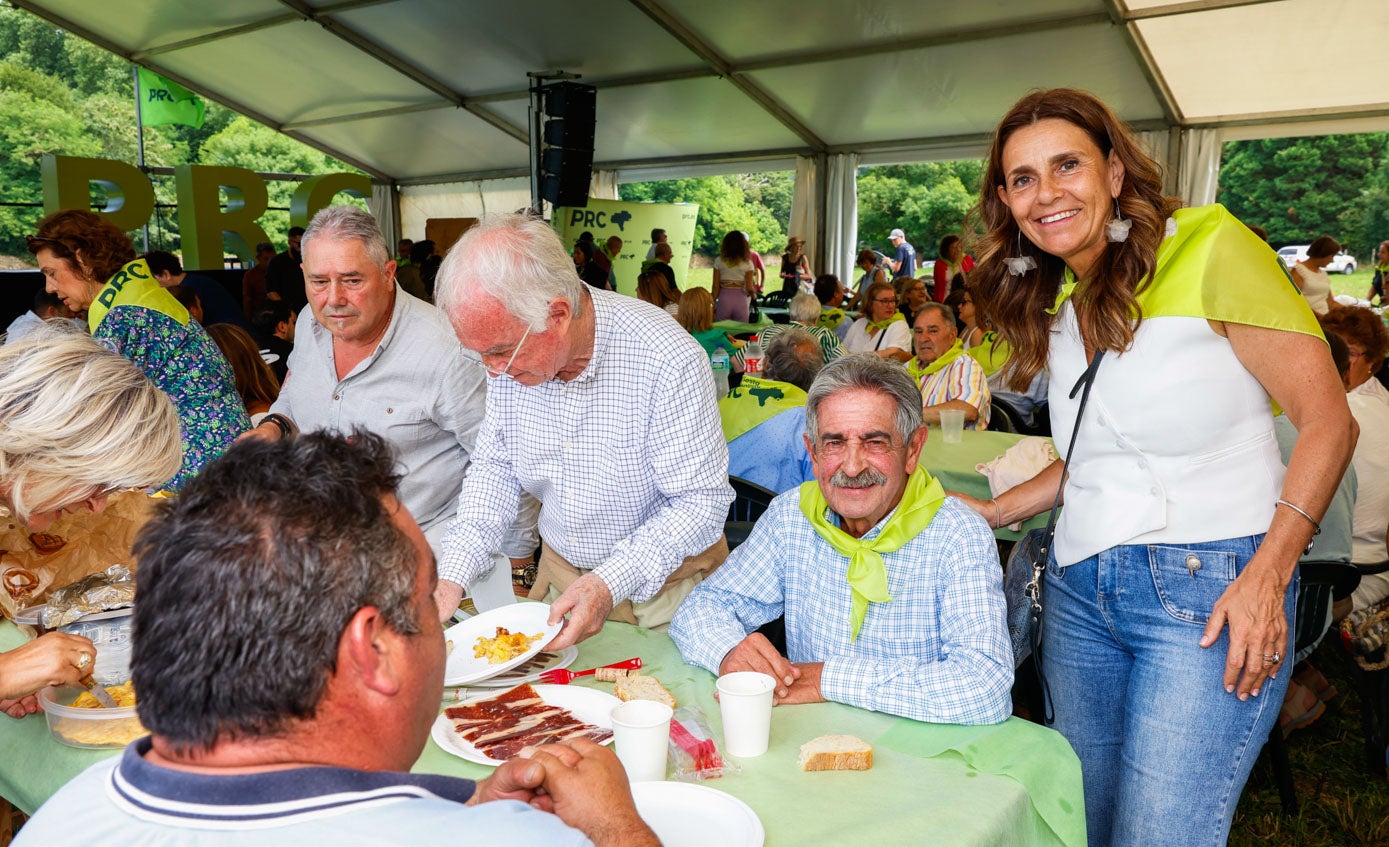 Revilla y Fernández, durante la comida.