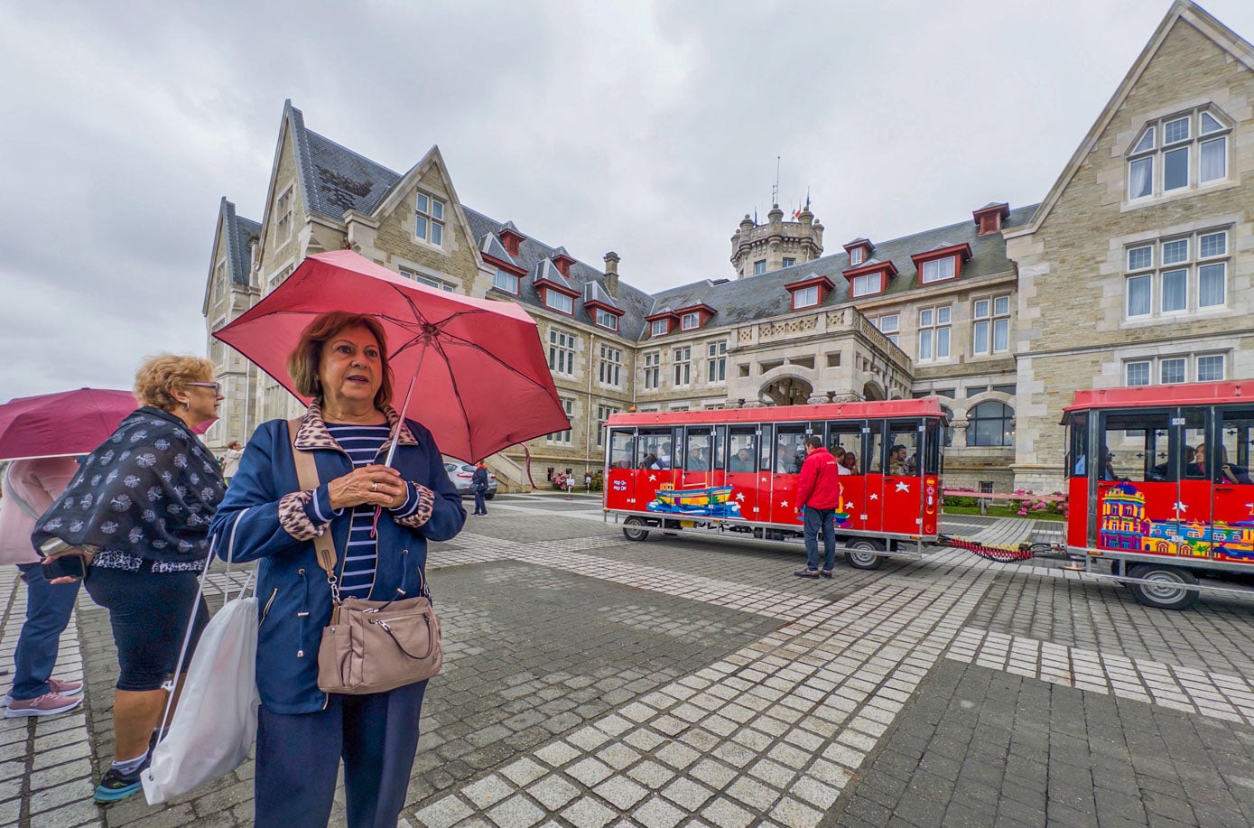 La lluvia empañó los paseos por La Magdalena.