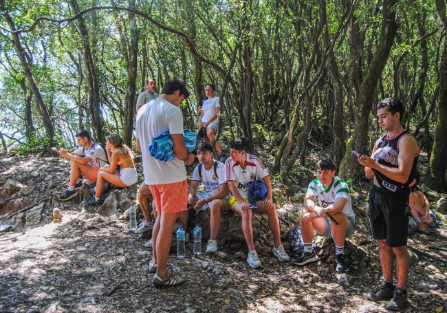 Visitantes aguardan a que sea su hora de reserva para poder bajar.