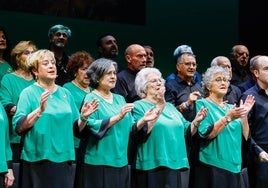 La Coral, con Manuel Egusquiza a la batuta, interpretó diferentes piezas durante la gala.