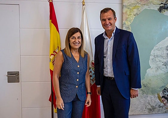 Buruaga y Spenger, este jueves en la sede del Gobierno de Cantabria.