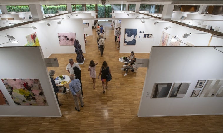 El Salón Bahía del Palacio de Exposiciones acoge la 33 edición de la Feria santanderina hasta el próximo martes.