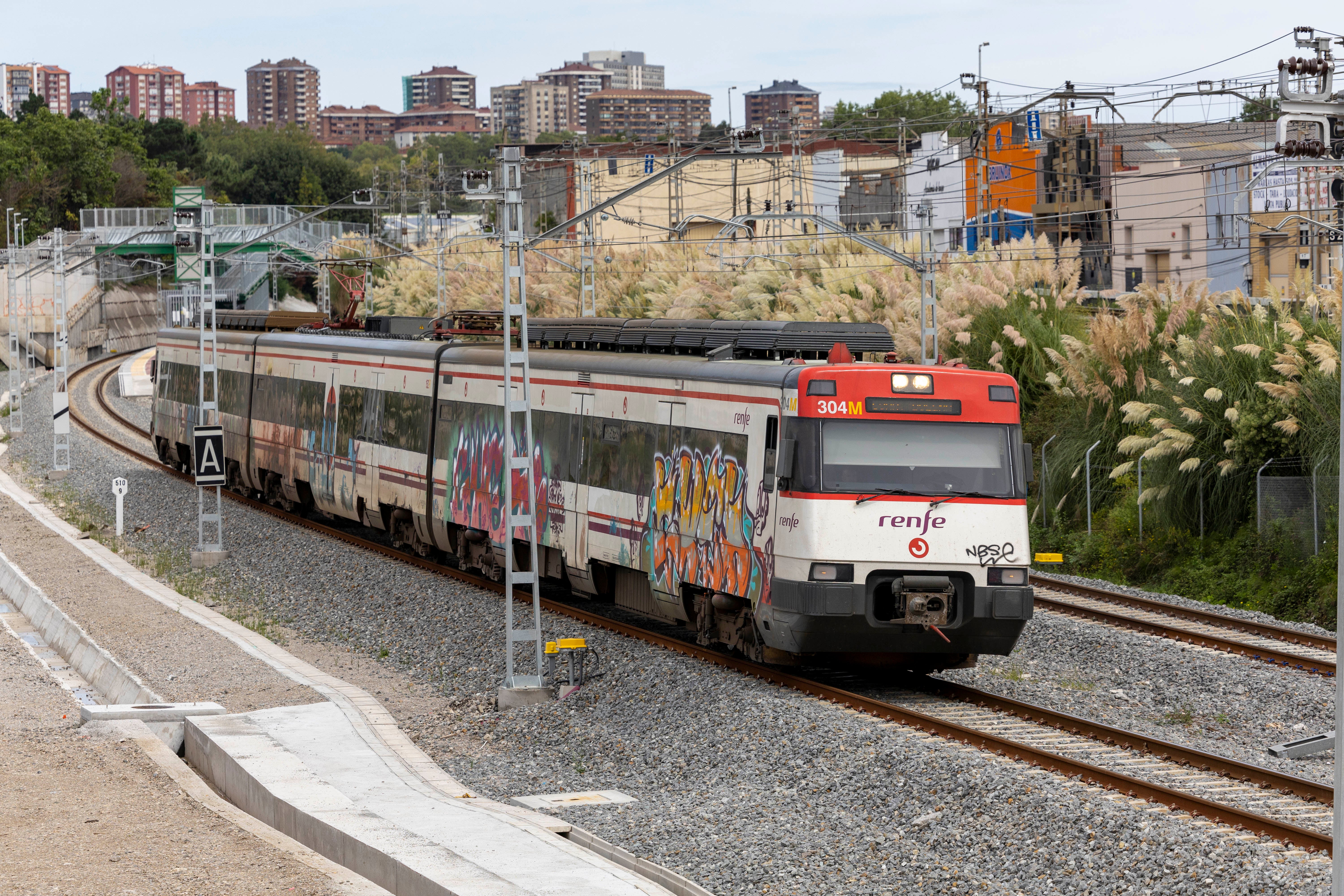 Un tren a su paso por Nueva Montaña