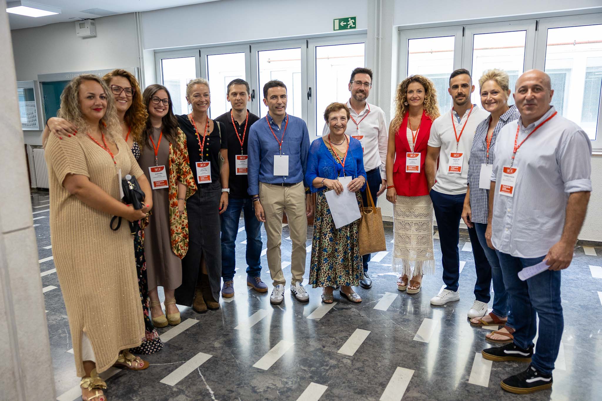 Foto de familia de la Ejecutiva regional del PSOE cántabro.