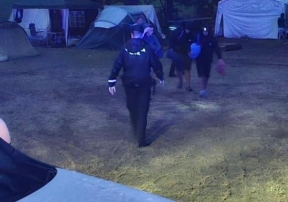 Los agentes acudieron en auxilio de los menores y los monitores.