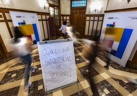 Los pasillos del Palacio de La Magdalena, donde se celebran parte de los Cursos de Verano de la UIMP.
