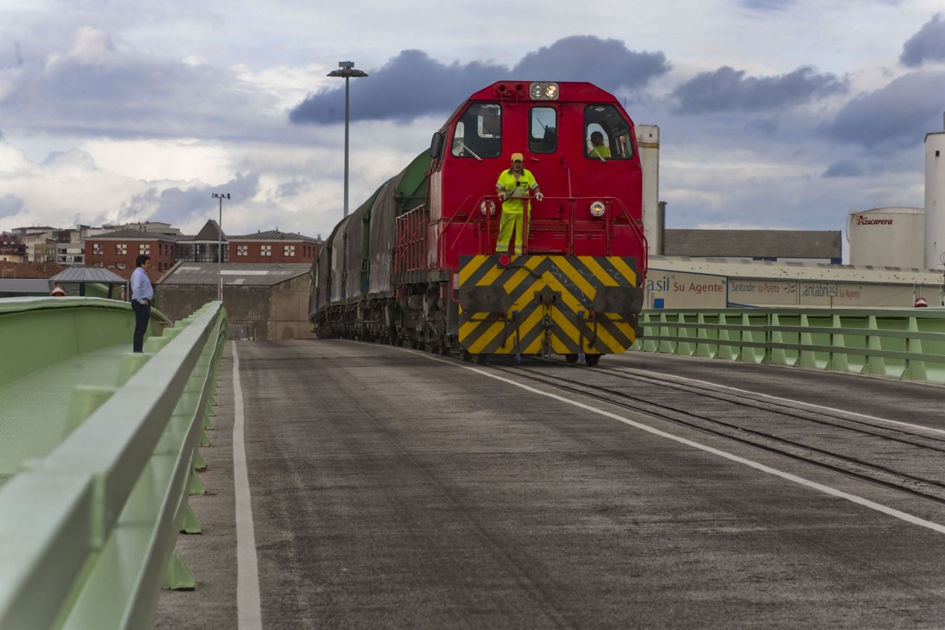 Desde 2009, solo ha pasado por el puente el tren de pruebas.