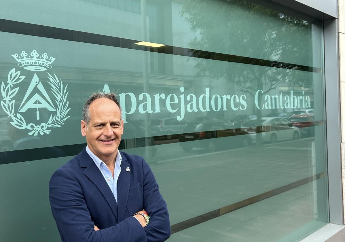 José Manuel González Rubio, nuevo presidente de los aparejadores cántabros.