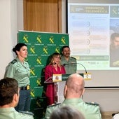 La delegada del Gobierno, Eugenia Gómez de Diego, junto al Coronel de la Guardia Civil en la presentación de la denuncia telemática.