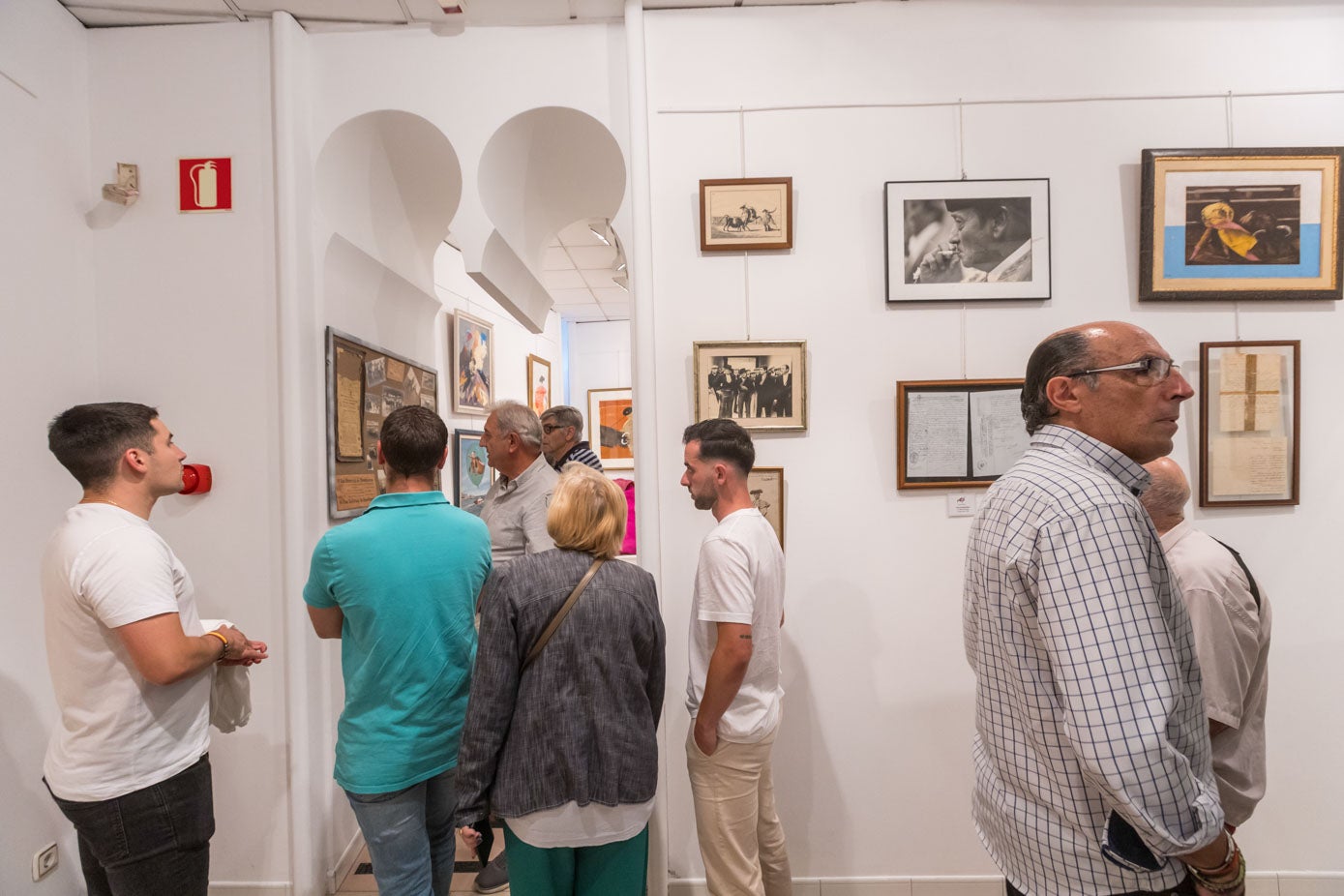 Junto a trajes de luces y trastos de torear el museo tiene una colección de cuadros y grabados.