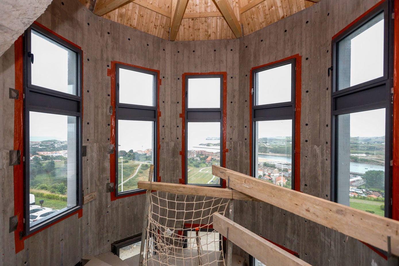 El palacio tiene unas vistas impresionantes a la costa de Suances, una atalaya de lujo construida en el XIX y recuperada ahora.