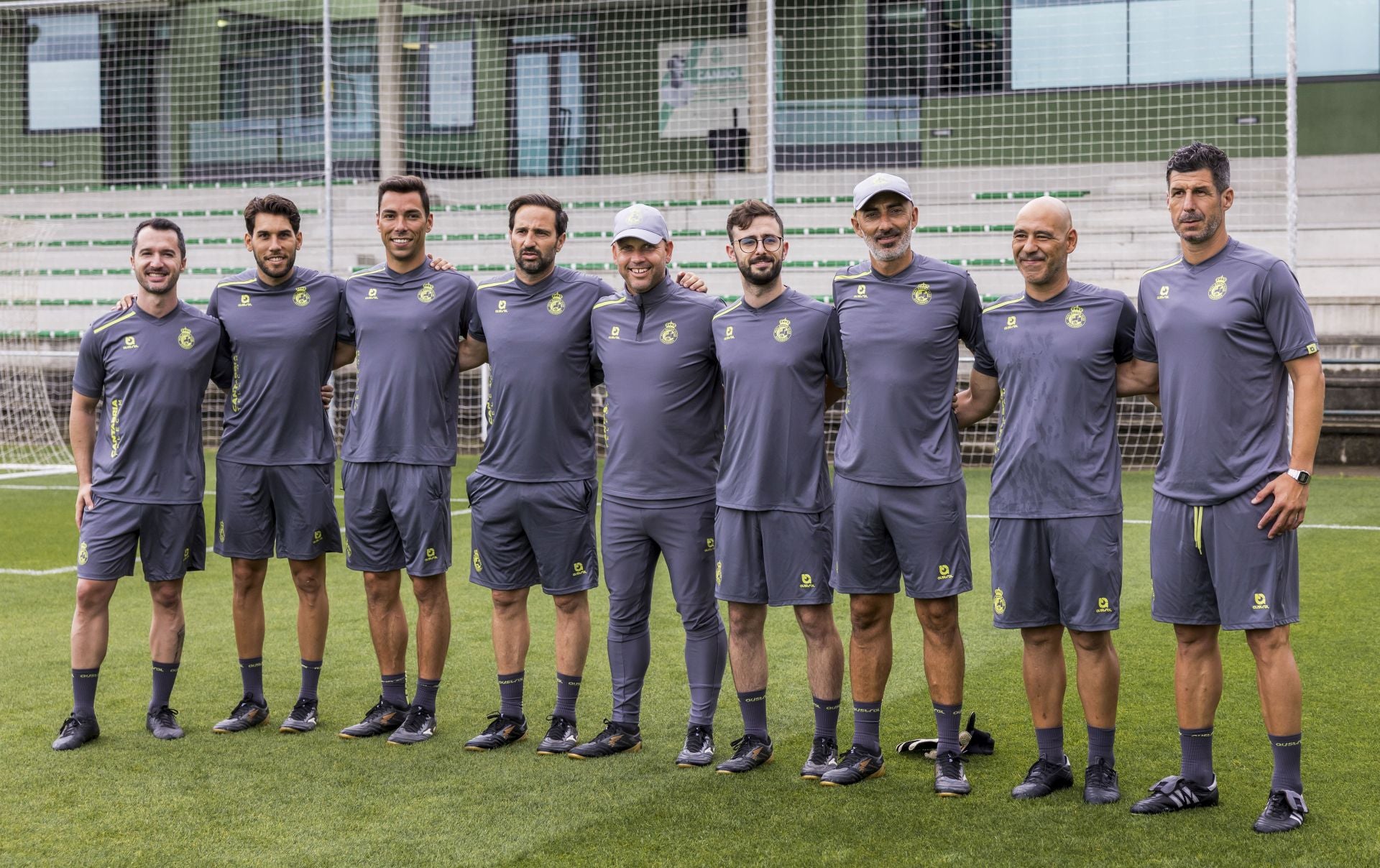 José Alberto, en el centro, junto al resto de su cuerpo técnico.