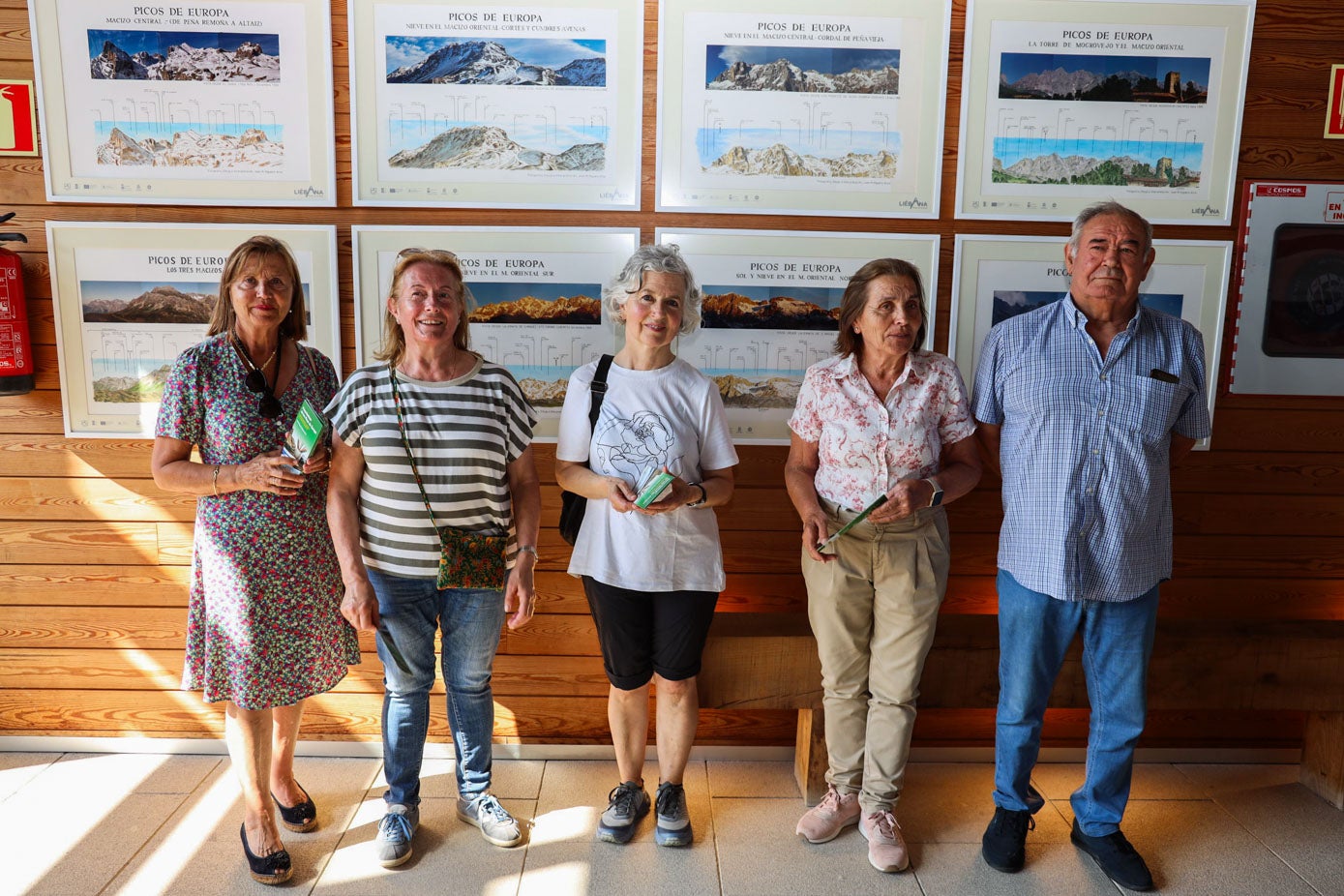 Mariluz Suárez, Begoña Cuesta, Flor Fernández, Pilar Suárez y Enrique Antolin.