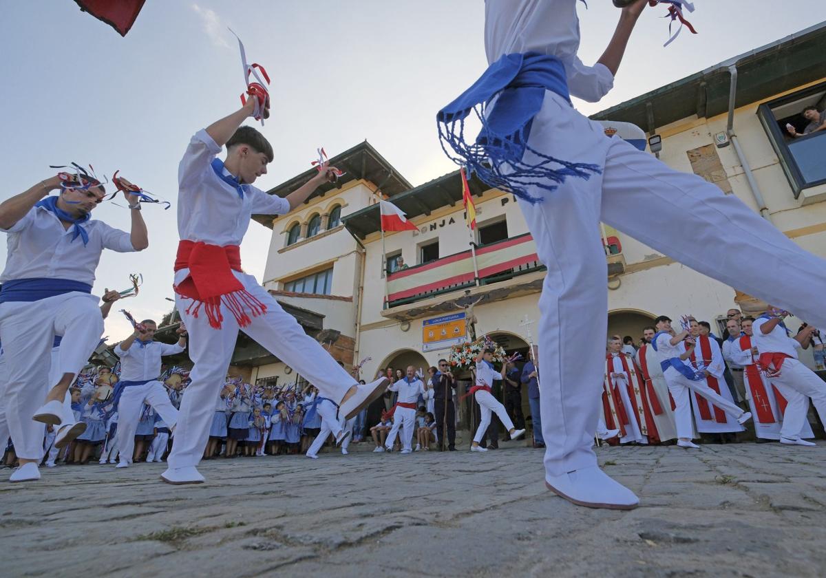La procesión del Cristo del Amparo, en imágenes