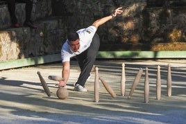Víctor González es el vigente campeón de Cantabria de bolos.