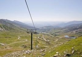 Una de las pistas de la estación de Alto Campoo durante una jornada de verano.