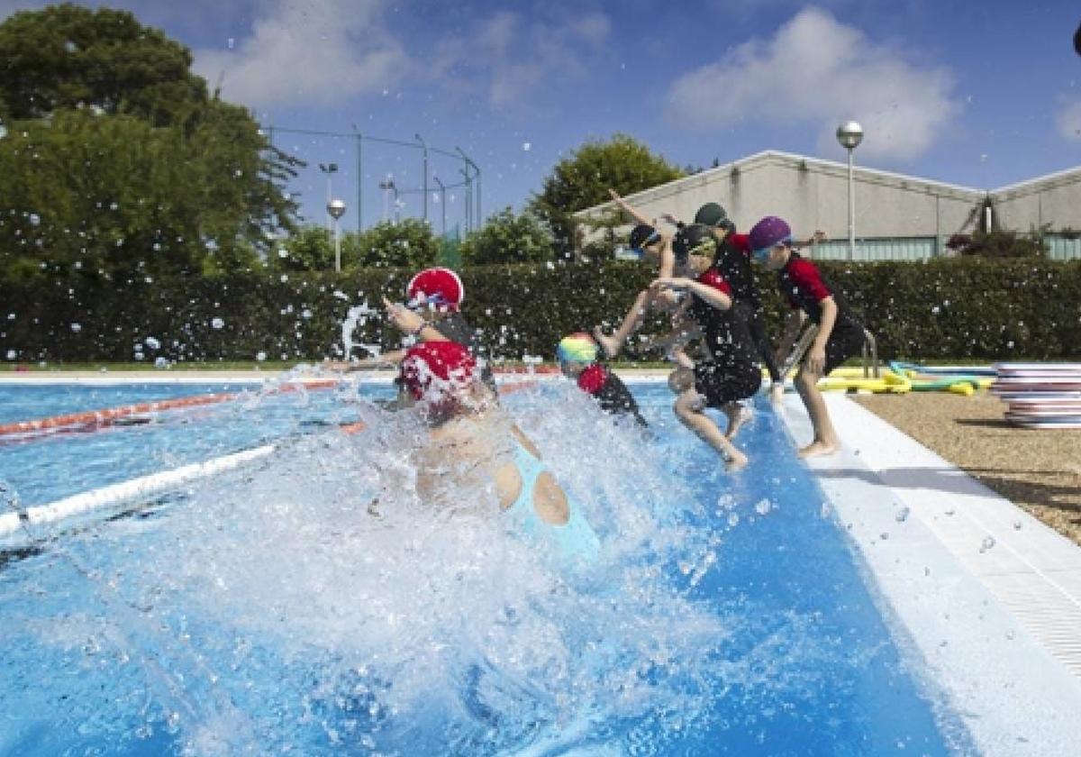 Piscinas exteriores del IMD de Santander.
