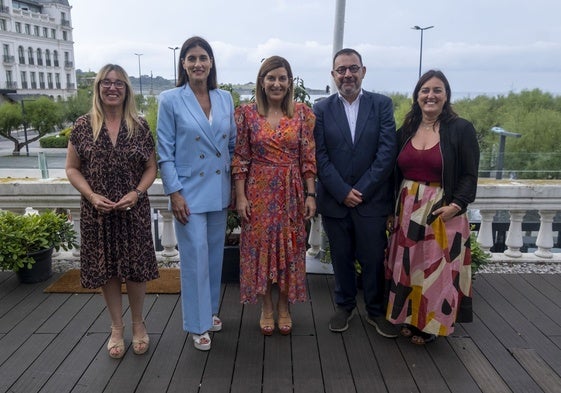 Eugenia Gómez de Diego, Gema Igual, María José Sáenz de Buruaga, Cosme Marina y Noemí Méndez.