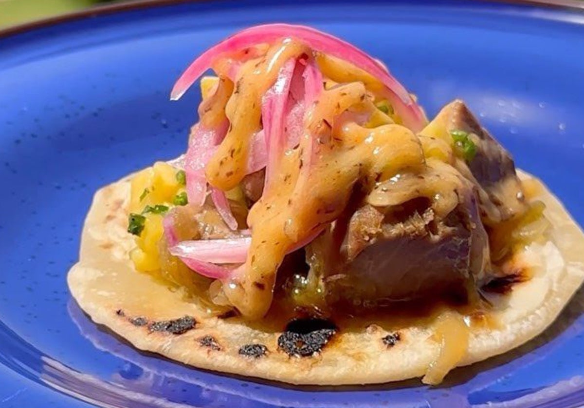 Tacos de atún encebollado, un aperitivo muy veraniego.