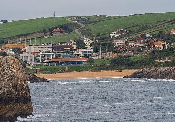 Playa de San Juan de la Canal, en el municipio de Bezana.
