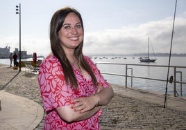 Carmen González, en la bahía de Santander.