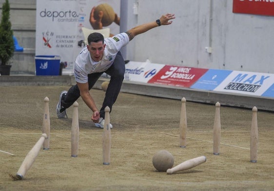 Víctor González domina el Campeonato Regional tras las dos primeras vueltas disputadas en las boleras de Cueto y Peñacastillo.