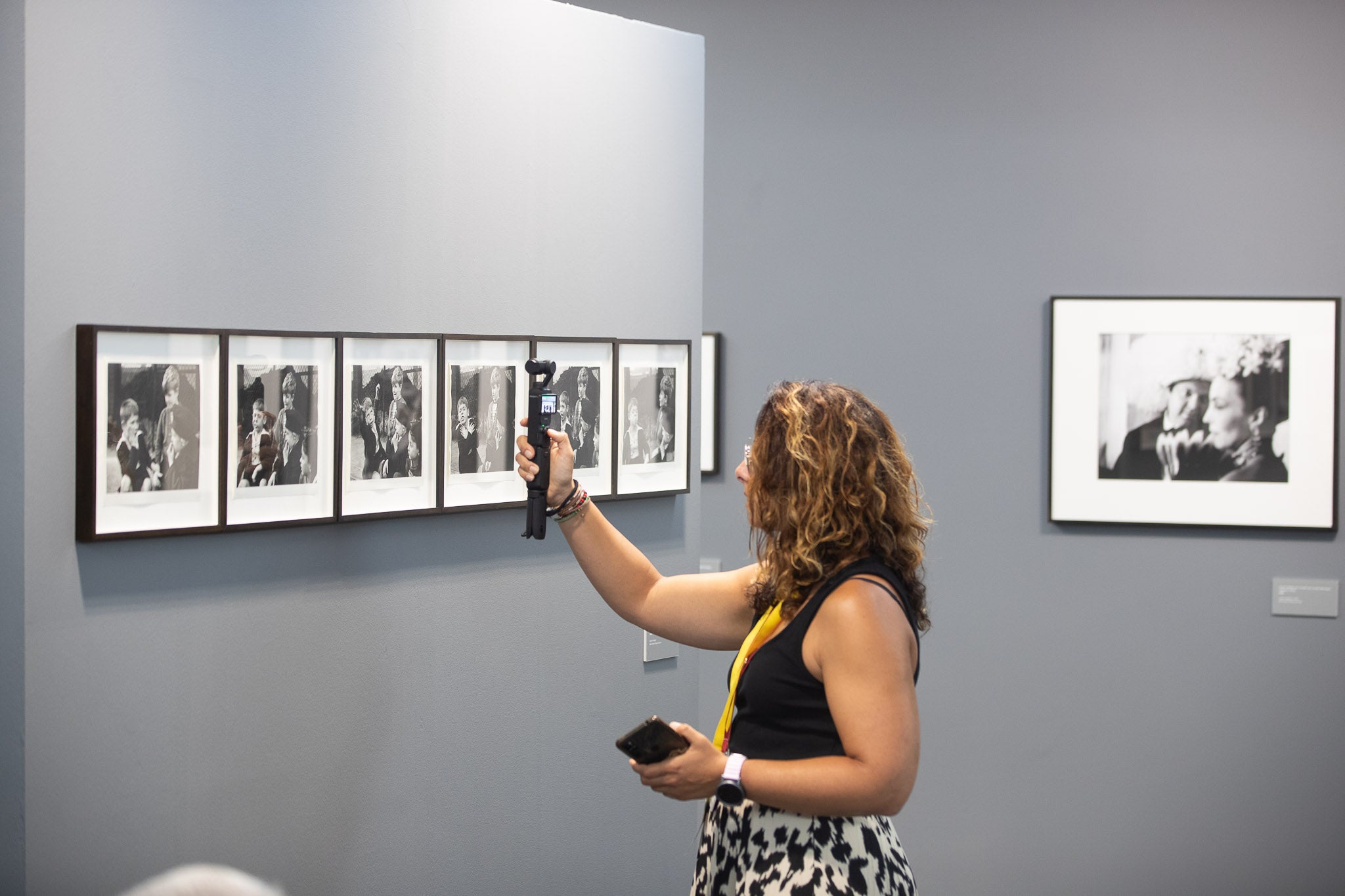 Las fotos describen la vida de Nueva York a mediados del pasado ciclo haciendo hincapié en escenas cotidianas y sus gentes.