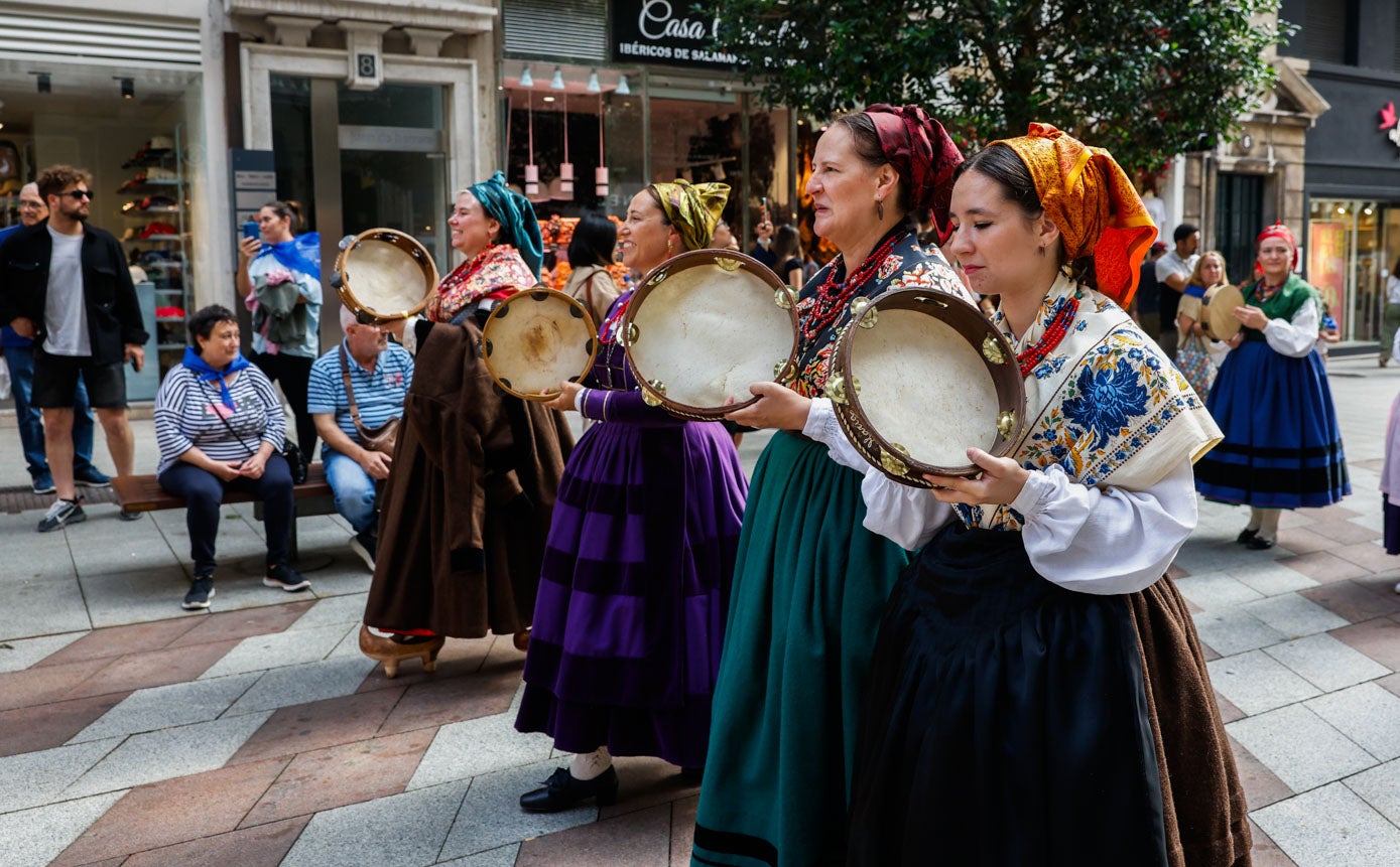 Panderetas del Grupo de Coros y Danzas de Santander.