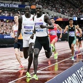Wanyonyi, en primer término. Al fondo, Attaoui, quinto al final.
