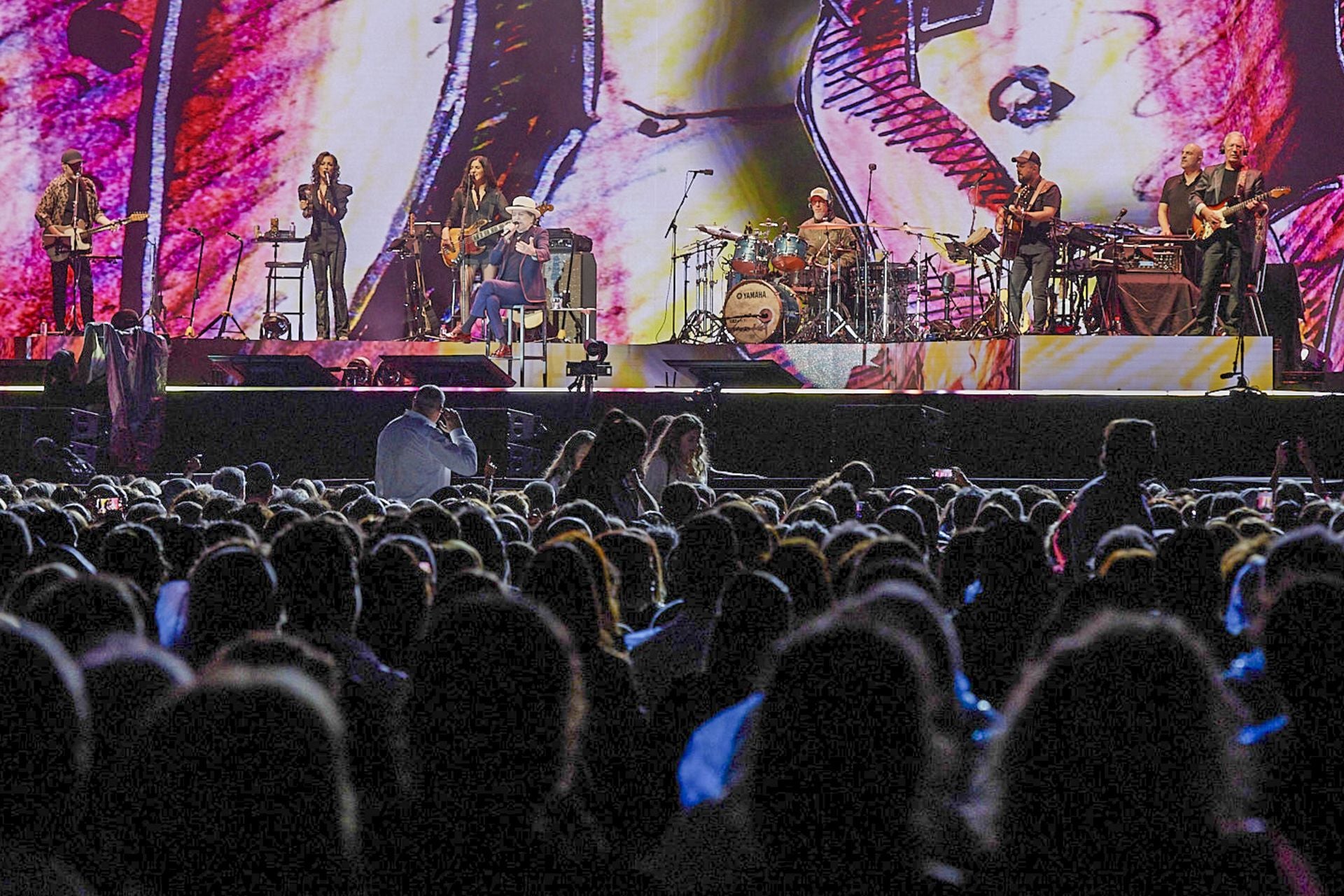 Sabina volvió a llenar.
