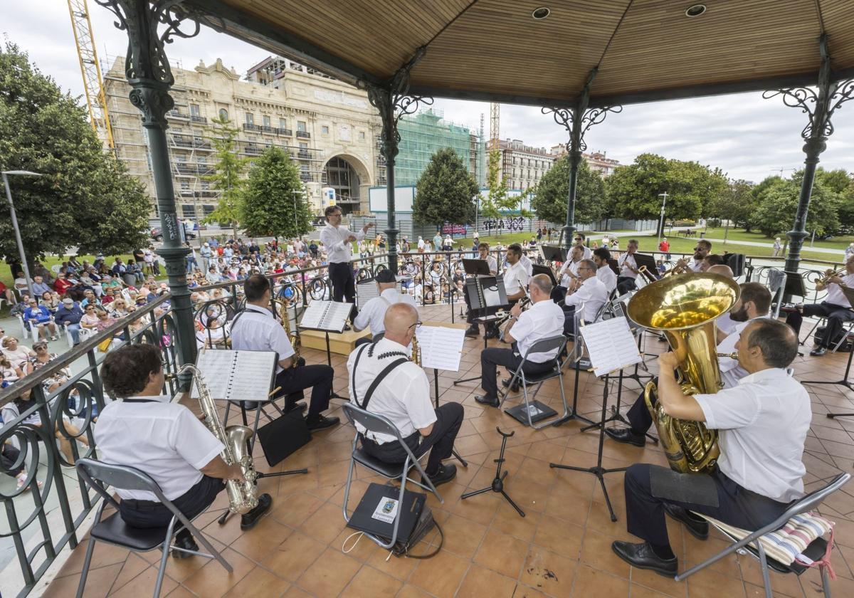 Las bandas sonoras de películas conquistan los Jardines de Pereda
