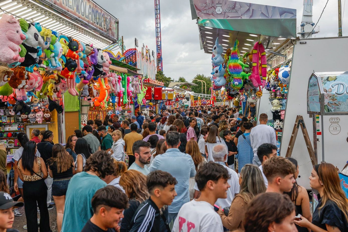 Peluches, atracciones y comida en las ferias de El Sardinero.