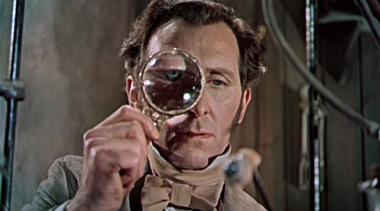 Peter Cushing, la materia prima esencial del mito.