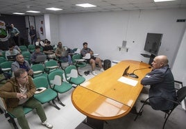 Manolo Higuera, presidente del Racing, comparece en la sala de prensa, que también sufrirá cambios y mejoras.